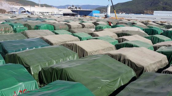 Bảo vệ tia cực tím Mesh Truck Tarps linh hoạt cho xe tải hạng nặng 300-900gsm Trọng lượng Bảo vệ tia cực tím Mesh Truck Tarps linh hoạt
