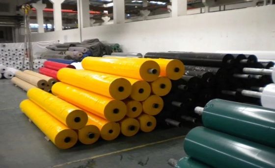 Nhiều màu chống tia cực tím chống nước PVC Truck Cover Tarpaulin Fabric In Roll 18X18 610G