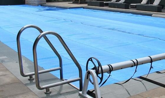Khép kín bong bóng bể bơi mùa hè Áp phủ mặt trời chống bụi 16ft × 20ft Áp phủ bể bơi tự động